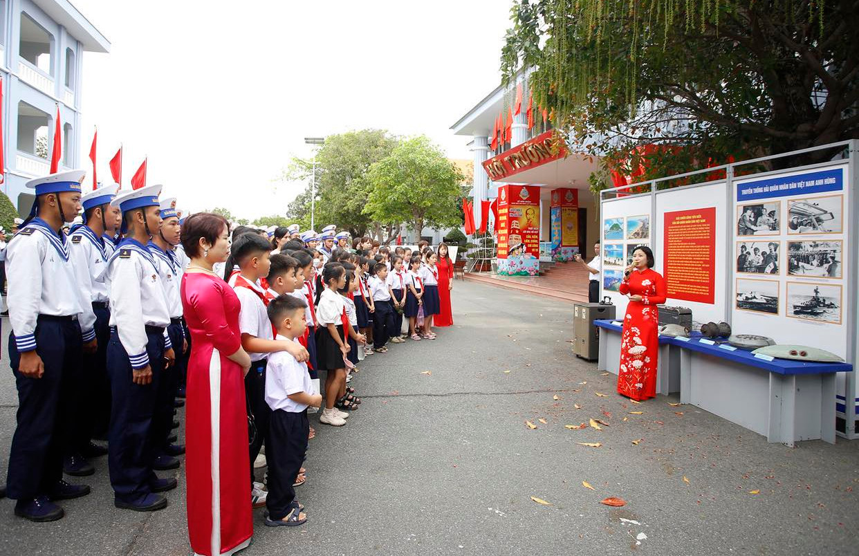 Triển lãm ‘Hoàng Sa, Trường Sa - Tổ quốc nơi đầu sóng’