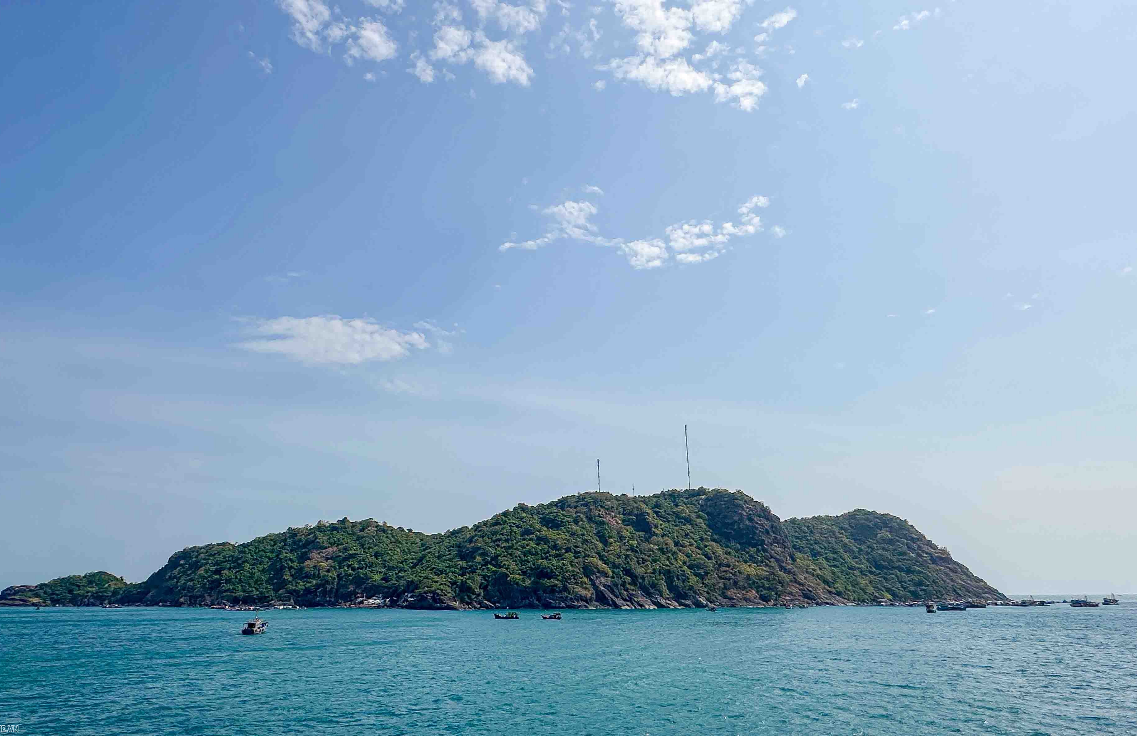 Khám phá vẻ đẹp yên bình, hoang sơ của đảo Hòn Chuối