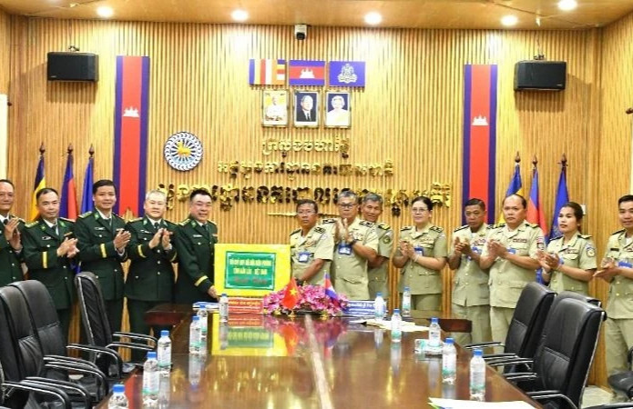 Bộ đội Biên phòng Đắk Lắk thăm và chúc Tết Chol Chnam Thmay lực lượng vũ trang tỉnh Mondulkiri