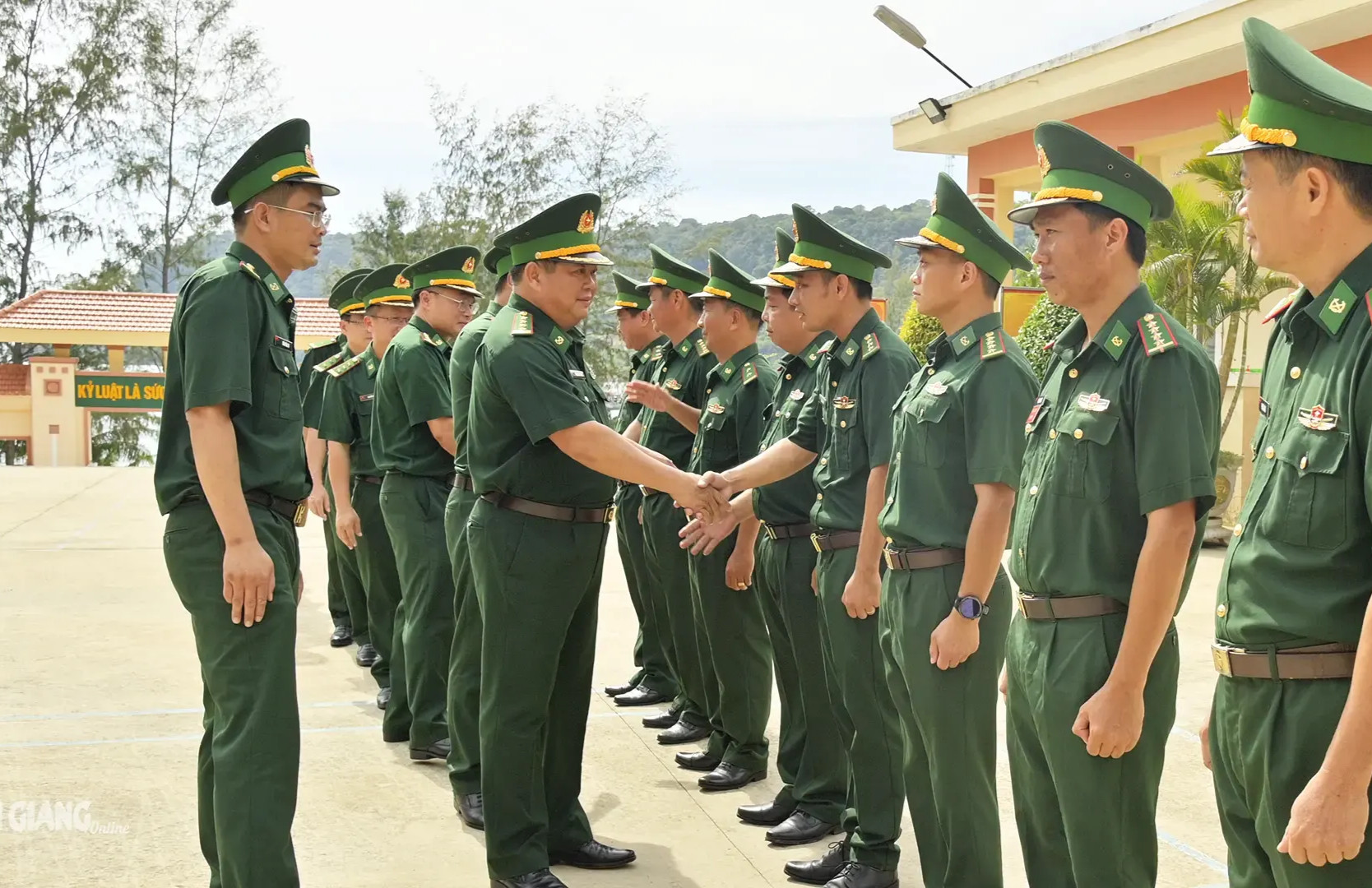Thăm, làm việc tại Đồn Biên phòng Thổ Châu