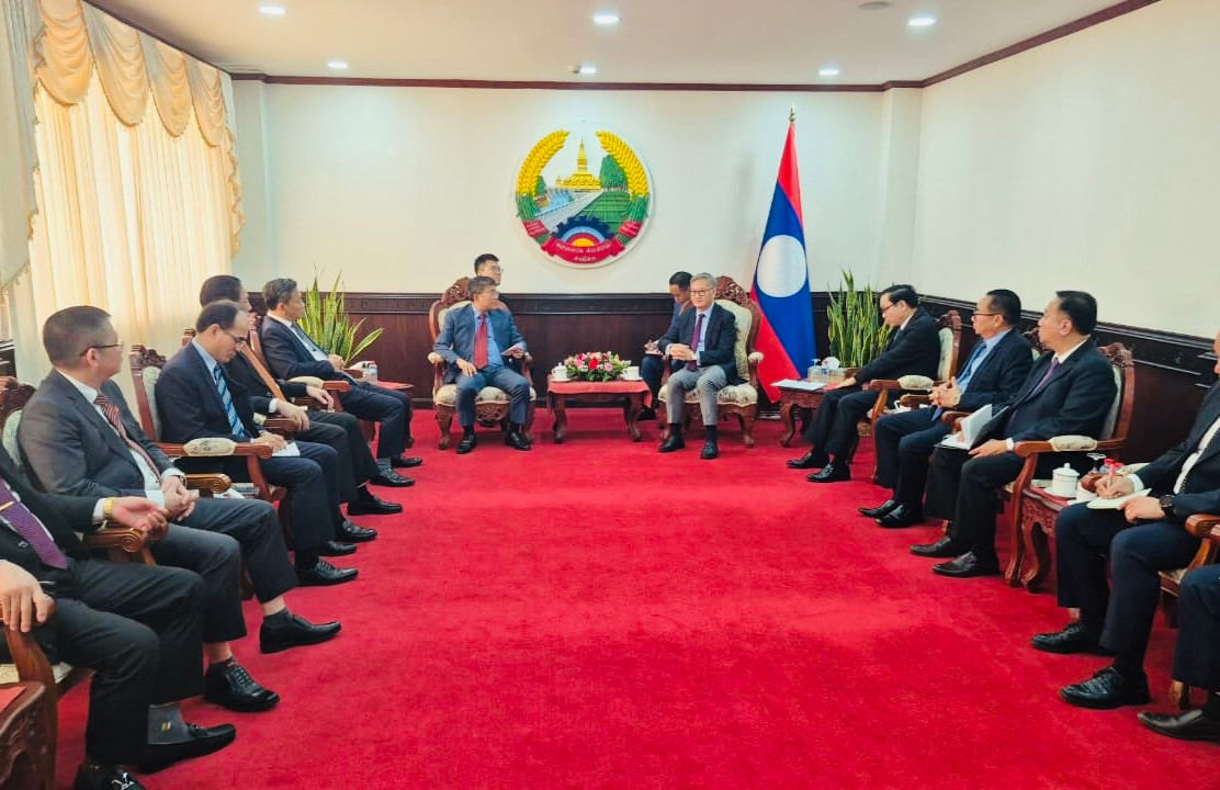 Thứ trưởng Thường trực Bộ Ngoại giao Nguyễn Minh Vũ chào xã giao Bộ trưởng Bộ Ngoại giao Lào