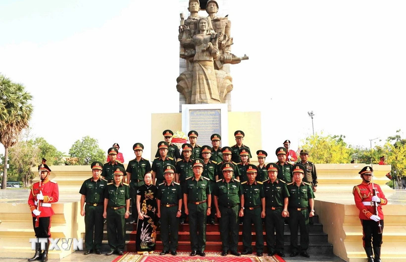 Campuchia coi trọng thúc đẩy hợp tác quốc phòng với Việt Nam