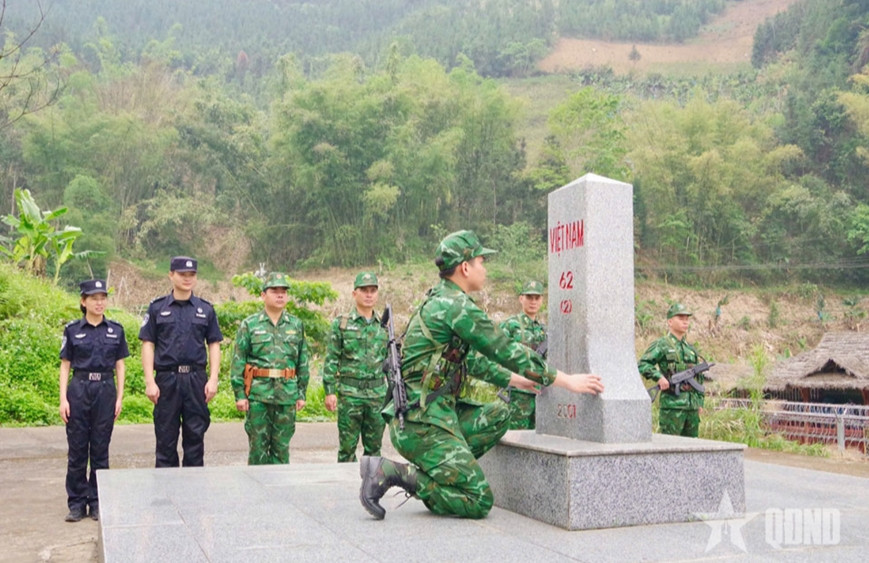 Lai Châu: Tuần tra liên hợp chấp pháp trên biên giới