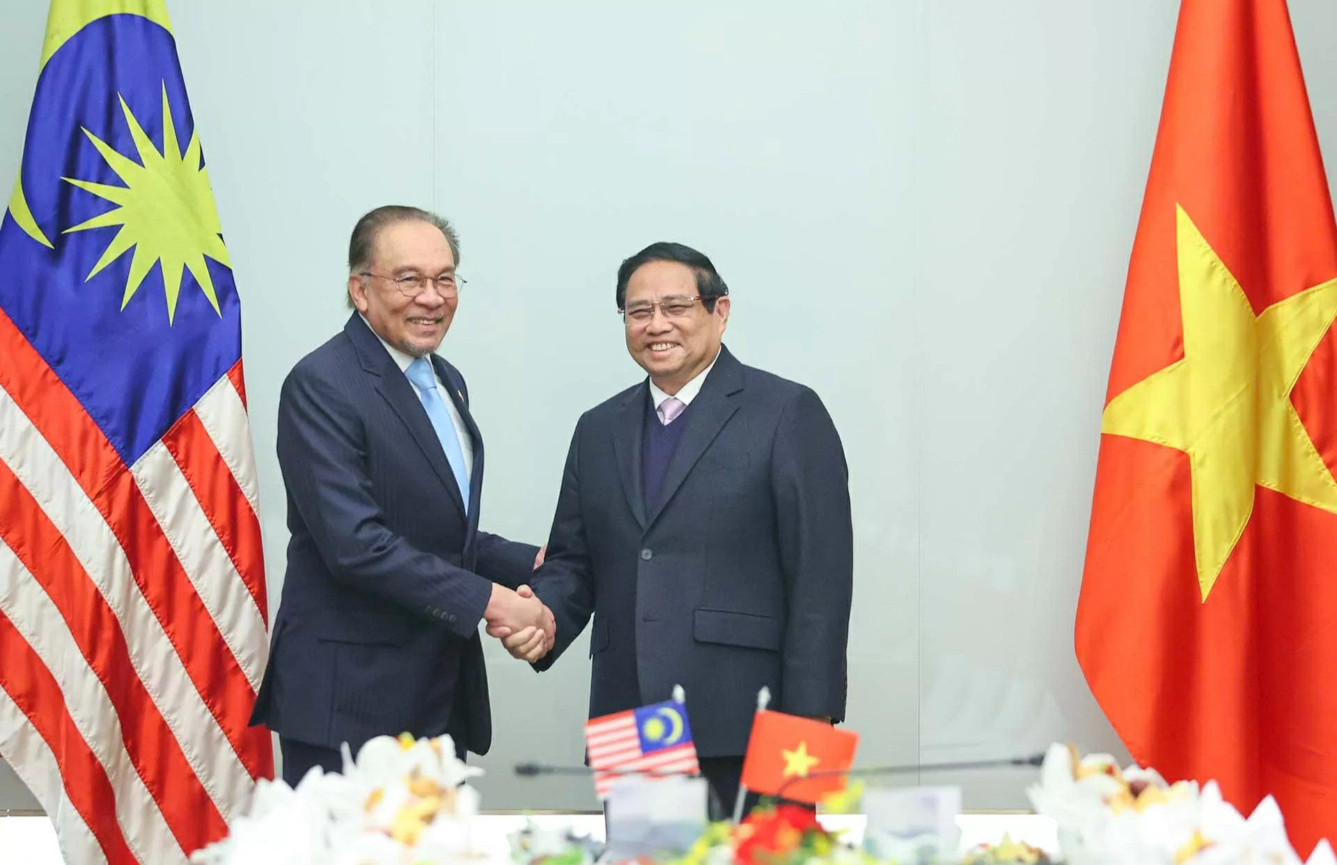 Thủ tướng Chính phủ Phạm Minh Chính ăn sáng làm việc với Thủ tướng Malaysia Anwar Ibrahim