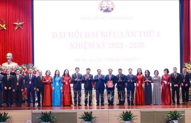   Thủ tướng Phạm Minh Chính: Đảng bộ Bộ Ngoại giao có quyết tâm cao, khát vọng lớn, tinh thần chiến đấu và đổi mới mạnh mẽ