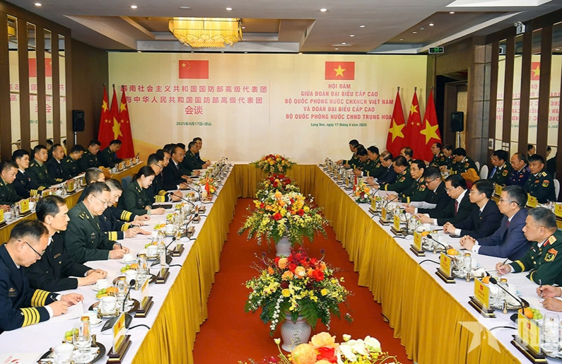 Bộ trưởng Bộ Quốc phòng Phan Văn Giang hội đàm với Bộ trưởng Bộ Quốc phòng Trung Quốc Đổng Quân