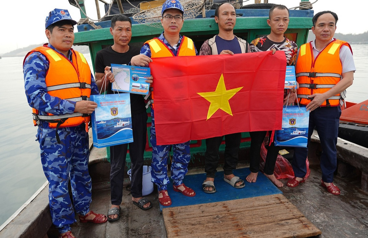 Đẩy mạnh tuyên truyền pháp luật cho ngư dân trên vùng biển Vịnh Bắc Bộ