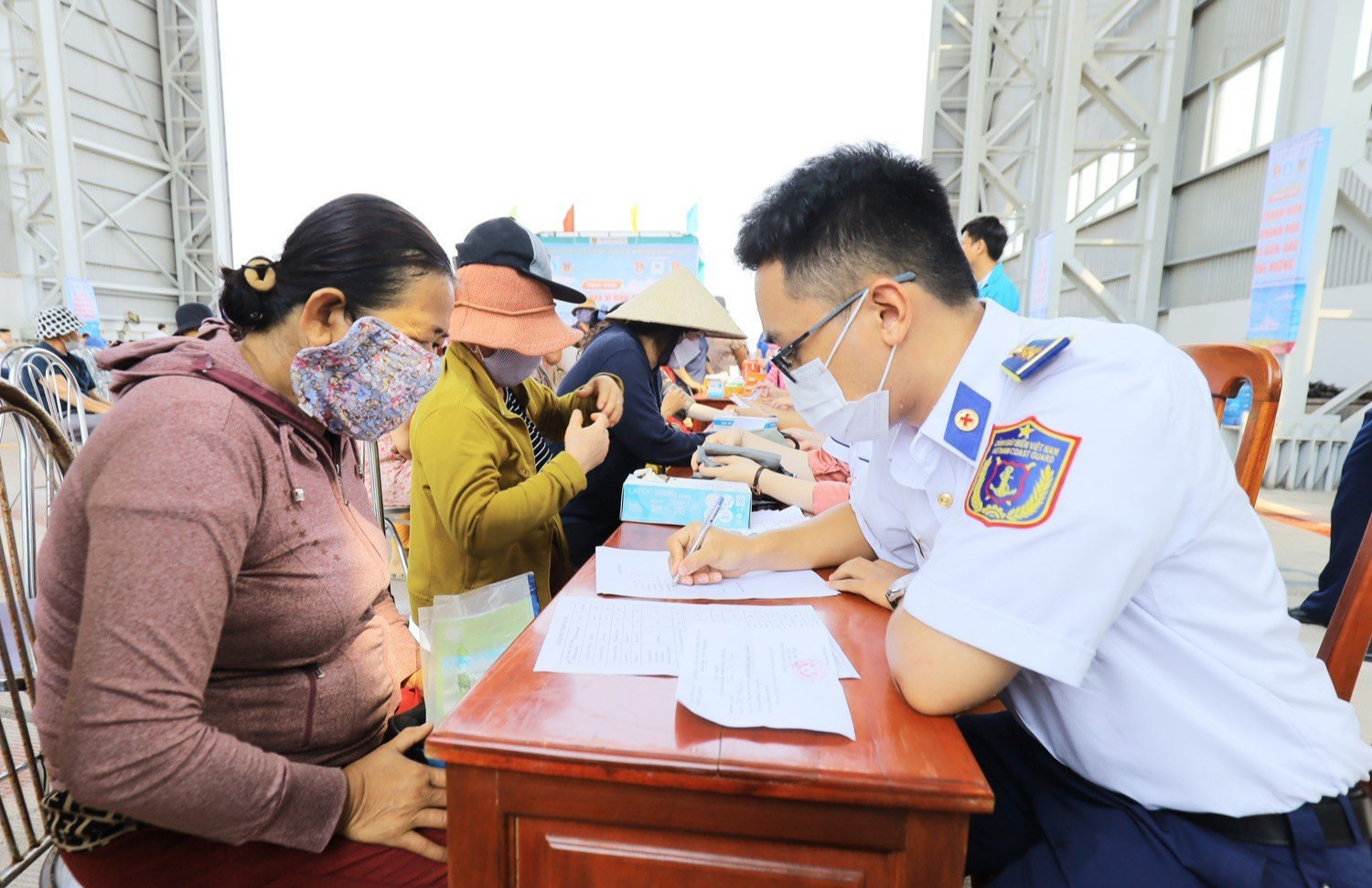 Khơi dậy tình yêu biển, đảo quê hương