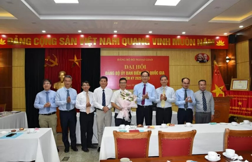   Khơi dậy niềm tin mới, khí thế mới trong công tác về biên giới, lãnh thổ