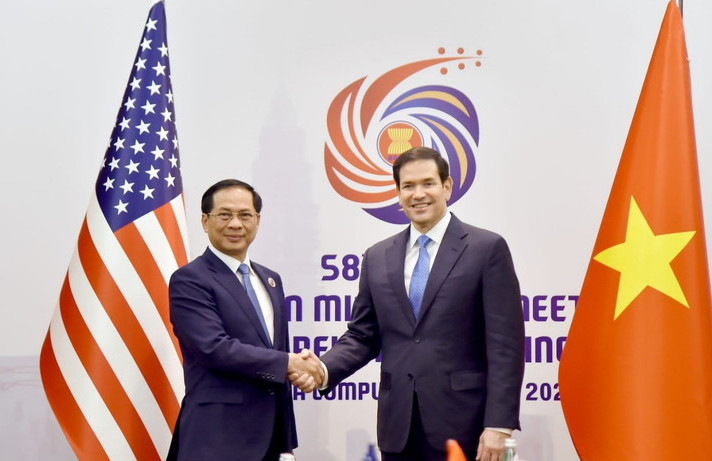   Phó Thủ tướng, Bộ trưởng Ngoại giao Bùi Thanh Sơn gặp với Ngoại trưởng Hoa Kỳ, Phó Chủ tịch Ủy ban châu Âu (EC), Đại diện cấp cao EU về Chính sách đối ngoại và an ninh nhân dịp dự Hội nghị Bộ trưởng Ngoại giao ASEAN lần thứ 58