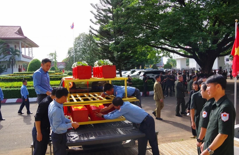 Bàn giao hài cốt liệt sỹ quân tình nguyện, chuyên gia Việt Nam hy sinh ở Lào