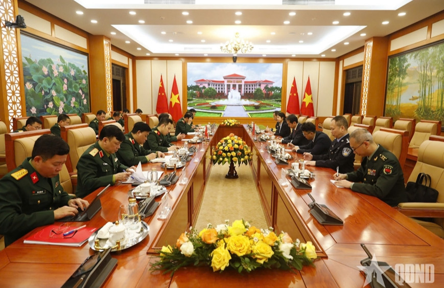 Thượng tướng Hoàng Xuân Chiến tiếp Đại sứ Trung Quốc tại Việt Nam Hà Vĩ