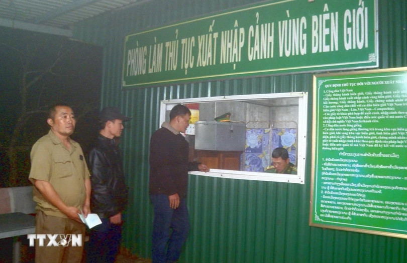 Nghệ An: Cho phép thông thương qua hai cửa khẩu phụ với Lào