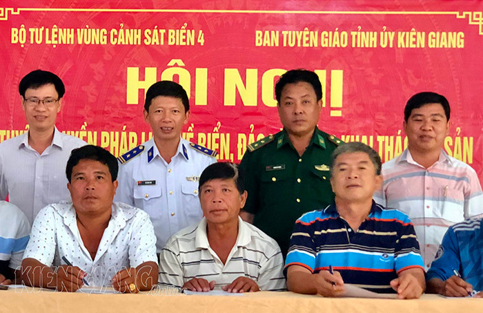Tuyên truyền pháp luật về biển, đảo cho người dân xã đảo Tiên Hải