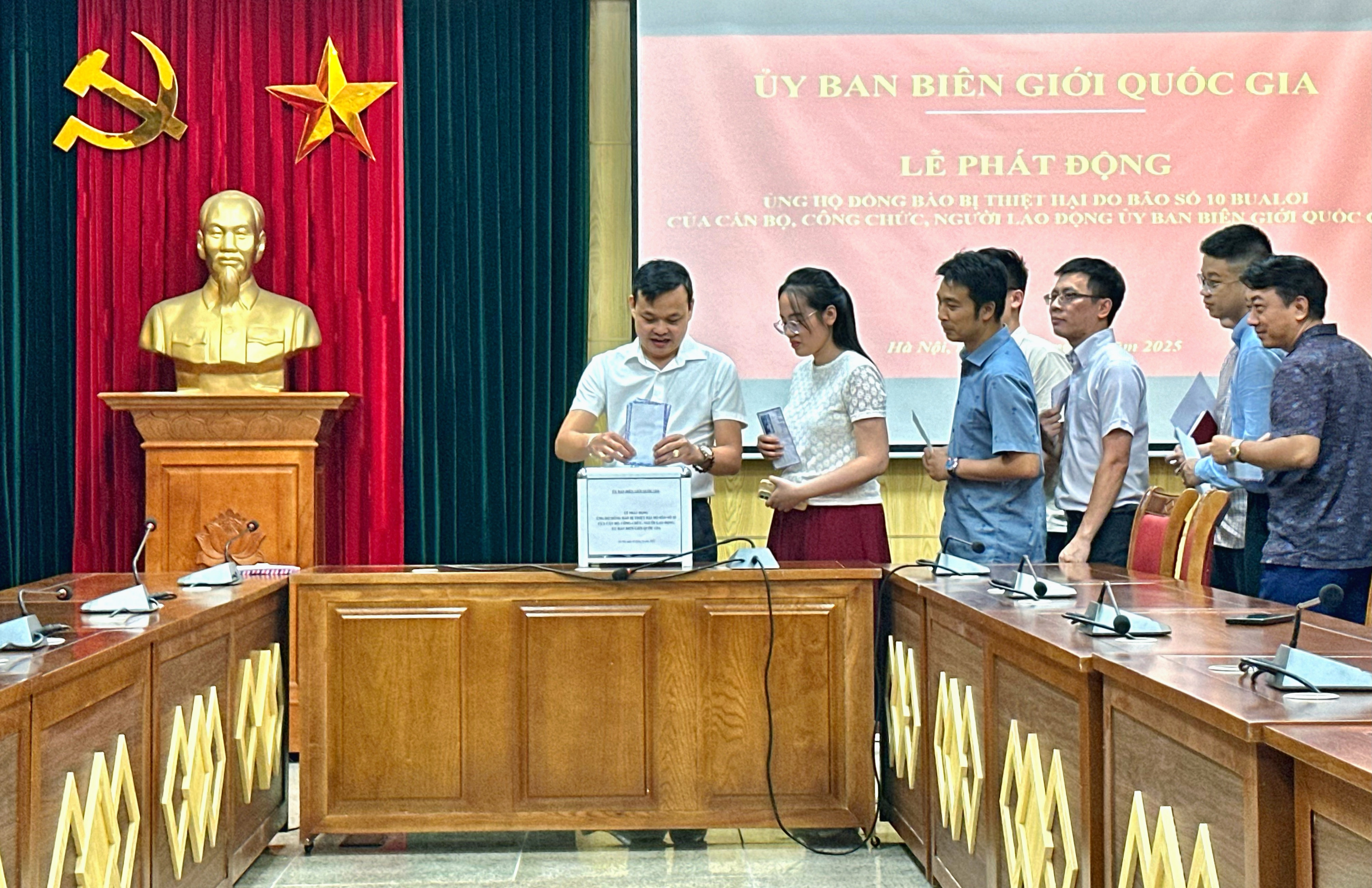 Ủy ban Biên giới quốc gia phát động ủng hộ đồng bào bị thiệt hại do cơn bão số 10 gây ra