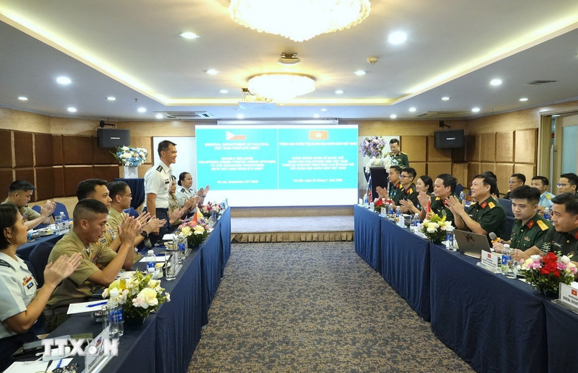 Duy trì cơ chế đối thoại, chia sẻ kinh nghiệm sỹ quan trẻ Việt Nam-Philippines