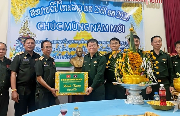Bộ đội Biên phòng Huế thăm, chúc Tết lực lượng vũ trang hai tỉnh Sê Kông, Salavan (Lào)