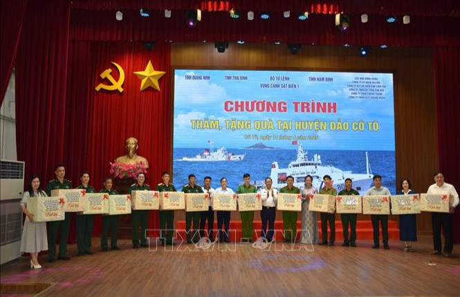 Củng cố thế trận lòng dân vững chắc trên vùng biển, đảo Đông Bắc