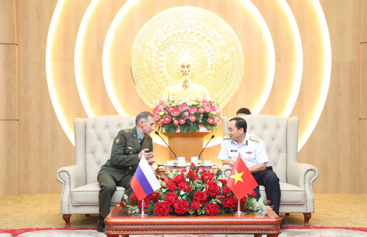 Tư lệnh Hải quân Việt Nam tiếp Tùy viên Quốc phòng Liên bang Nga